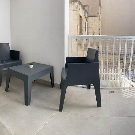 Seaside Apartment In Gzira Bagian luar foto