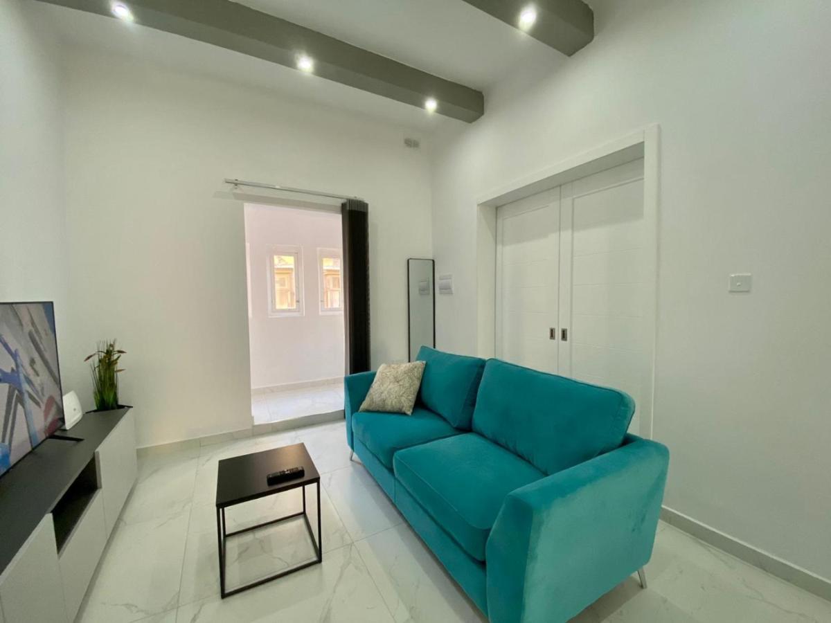 Seaside Apartment In Gzira Bagian luar foto