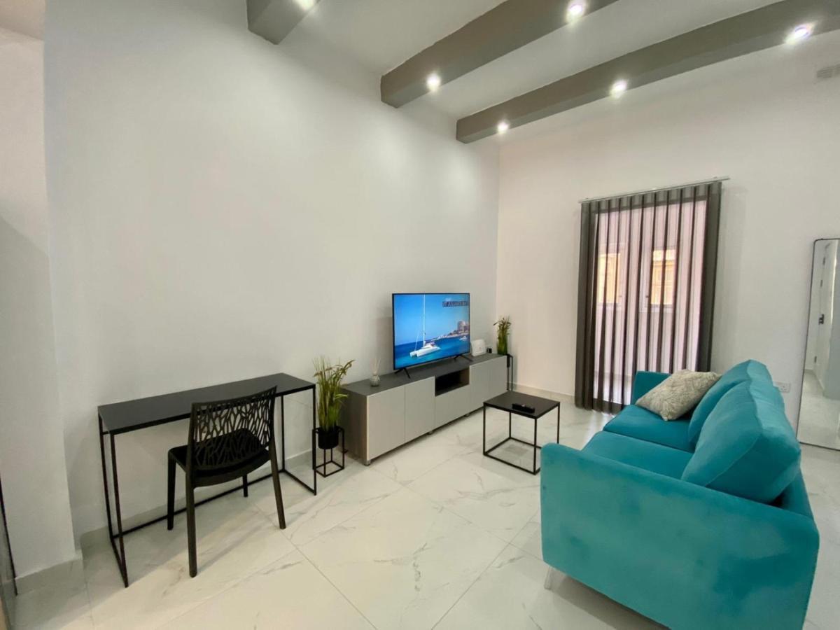 Seaside Apartment In Gzira Bagian luar foto